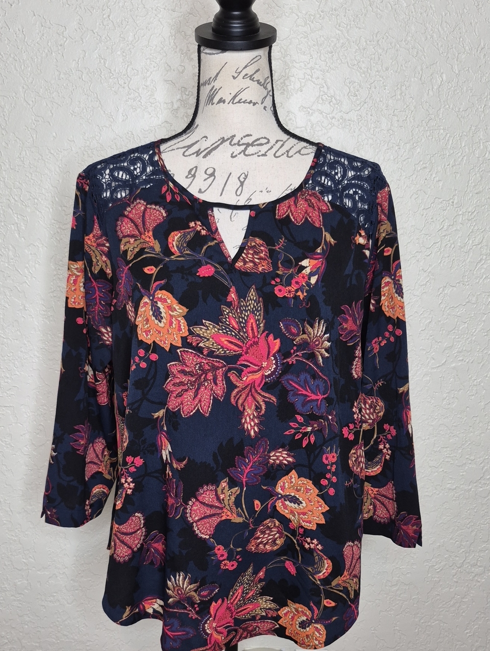 Van Heusen Multicolored Floral and Lace Top Size L